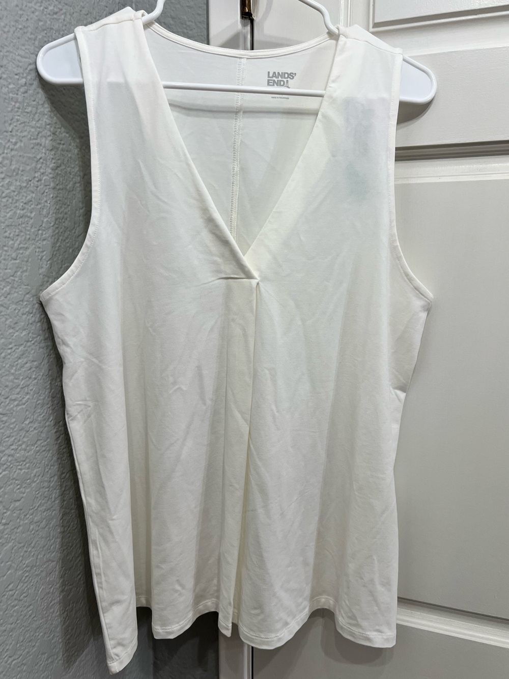 NWT Land’s End sleeveless V-neck top